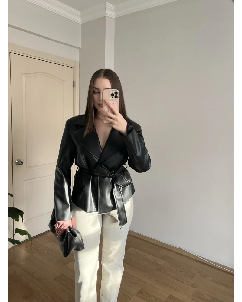 Kuşaklı Siyah Deri Ceket