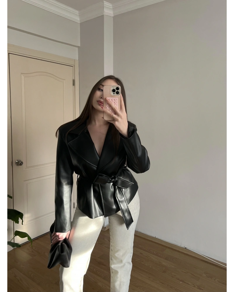 Kuşaklı Siyah Deri Ceket