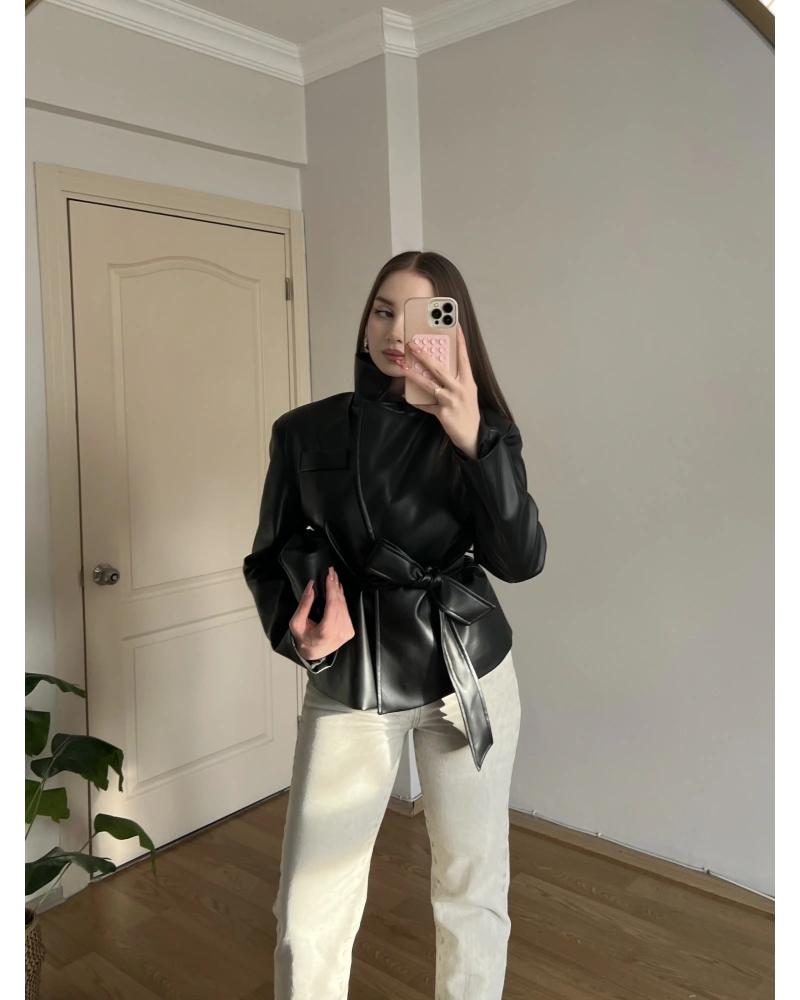Kuşaklı Siyah Deri Ceket