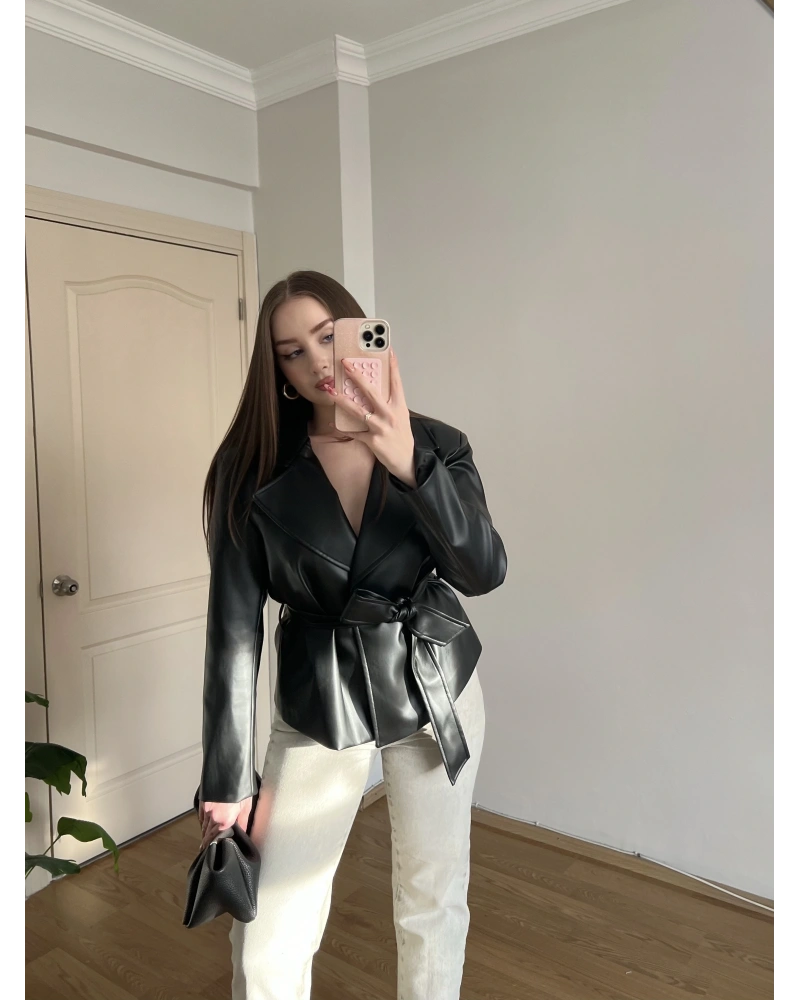 Kuşaklı Siyah Deri Ceket