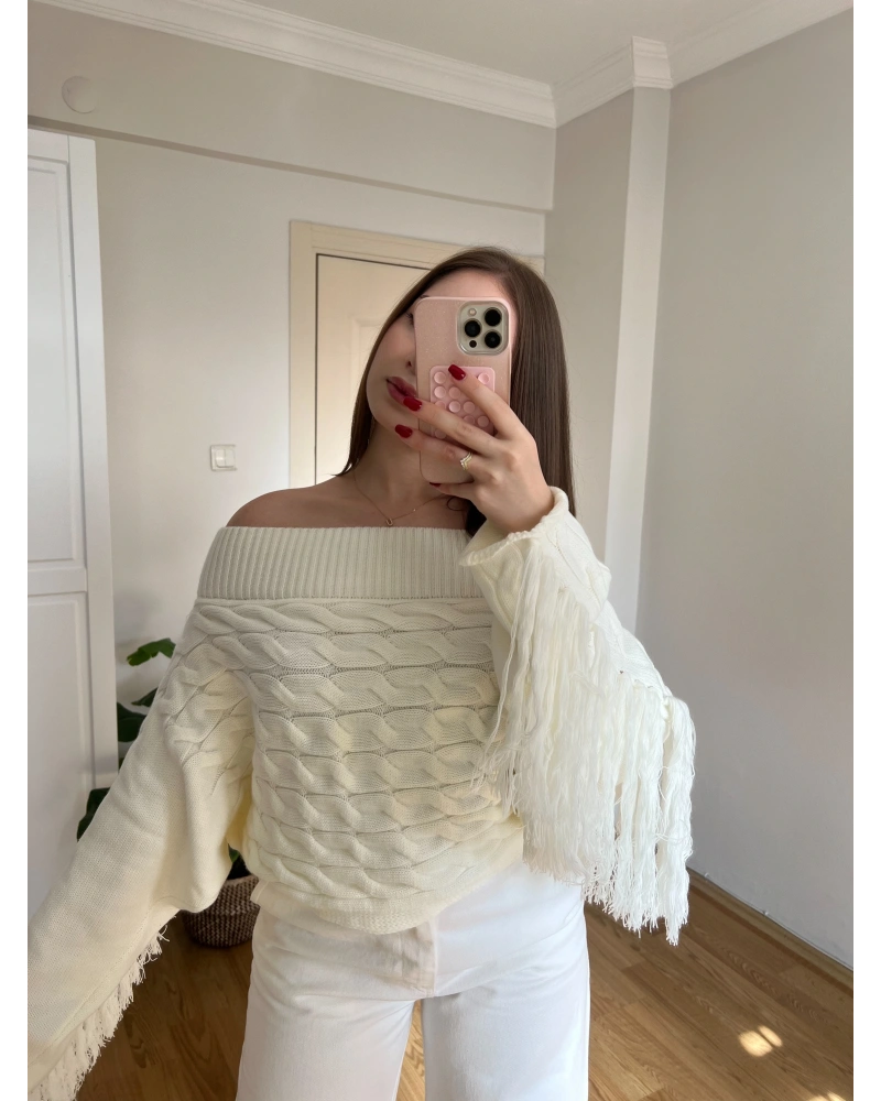 Püskül Detaylı Bardot Yaka Ekru Kazak