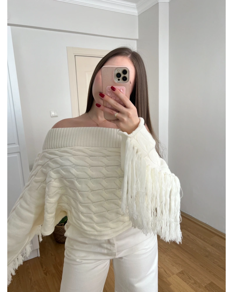 Püskül Detaylı Bardot Yaka Ekru Kazak