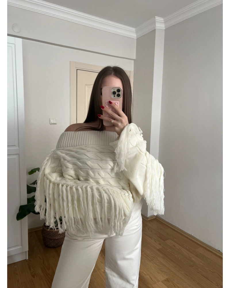 Püskül Detaylı Bardot Yaka Ekru Kazak