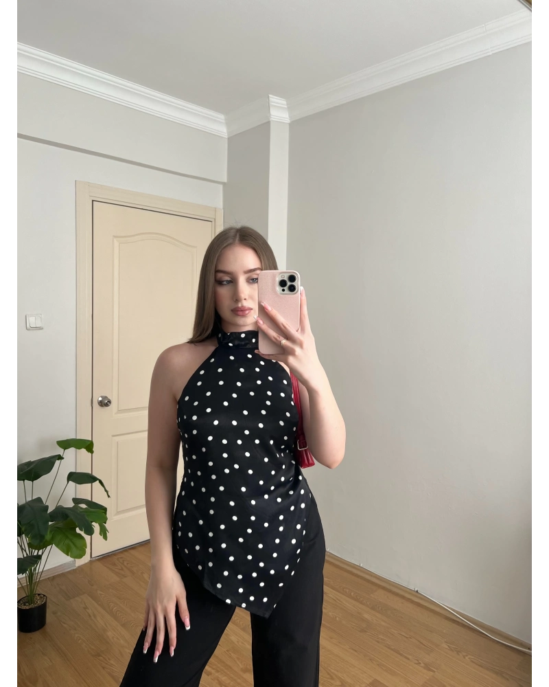 Siyah Arkası Bağlama Detaylı Puantiyeli Bluz