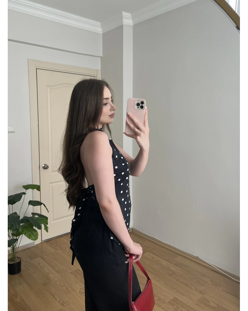 Siyah Arkası Bağlama Detaylı Puantiyeli Bluz