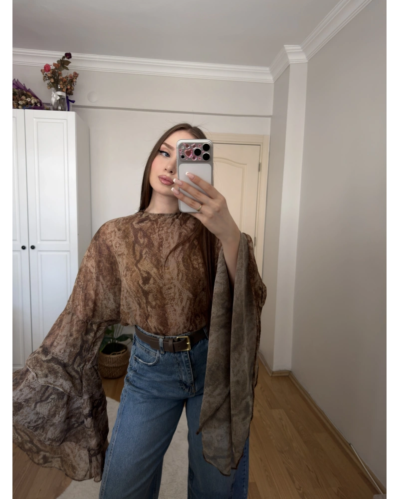 Volan Detaylı Desenli Tül Bluz