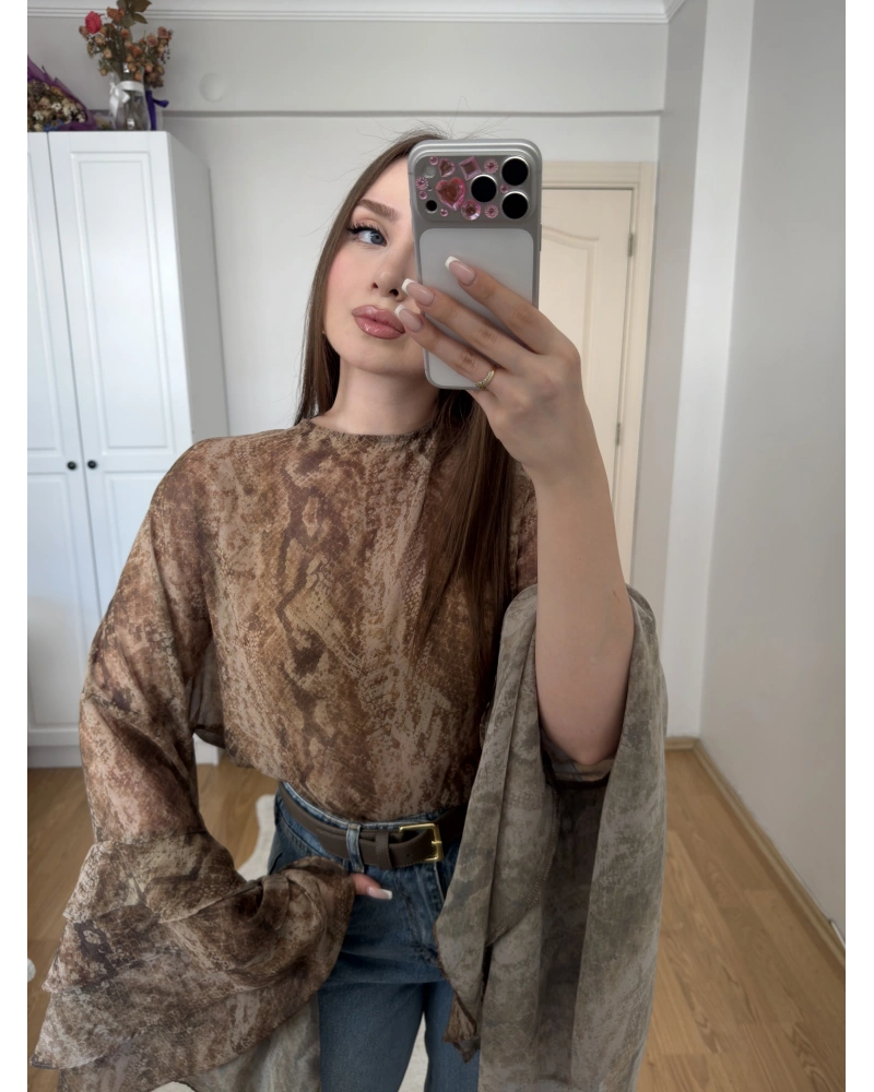 Volan Detaylı Desenli Tül Bluz