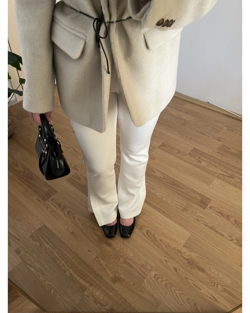 Yırtmaç Detaylı Beyaz Pantolon