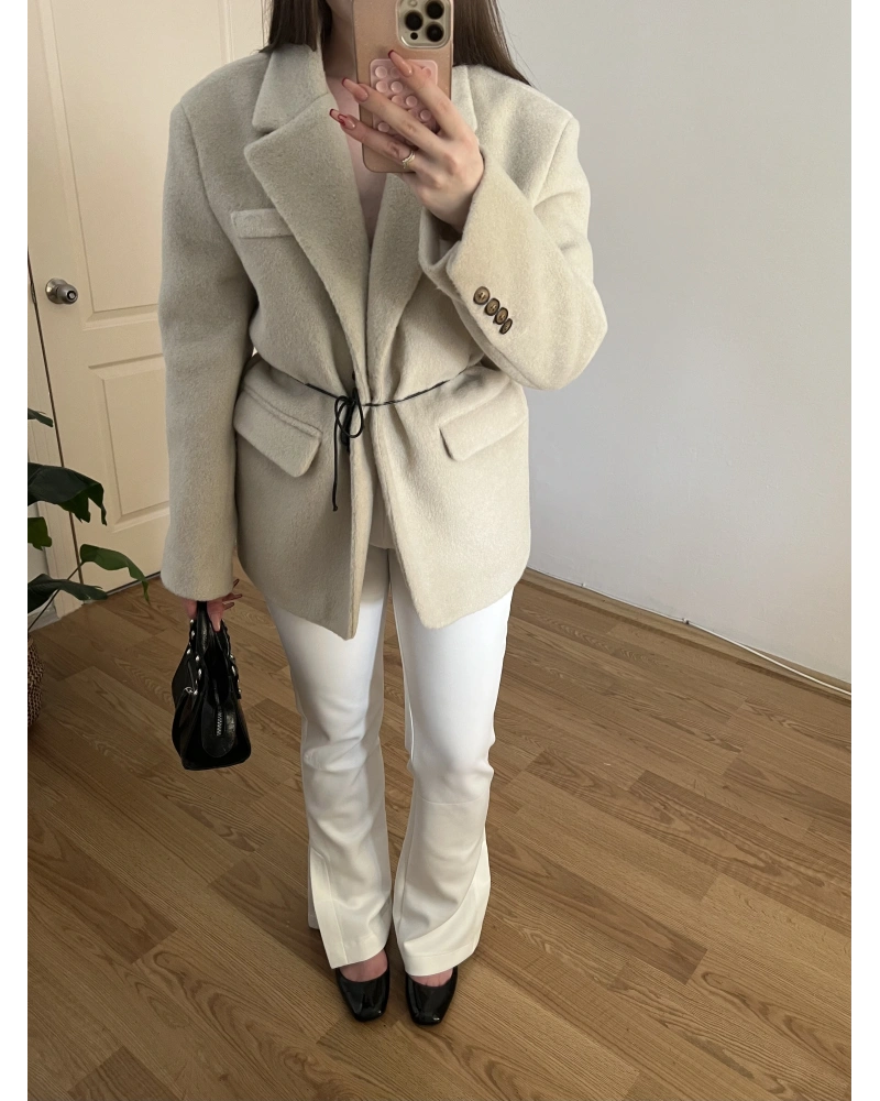 Yırtmaç Detaylı Beyaz Pantolon