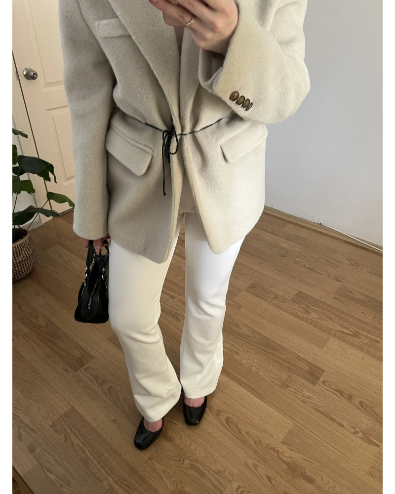 Yırtmaç Detaylı Beyaz Pantolon