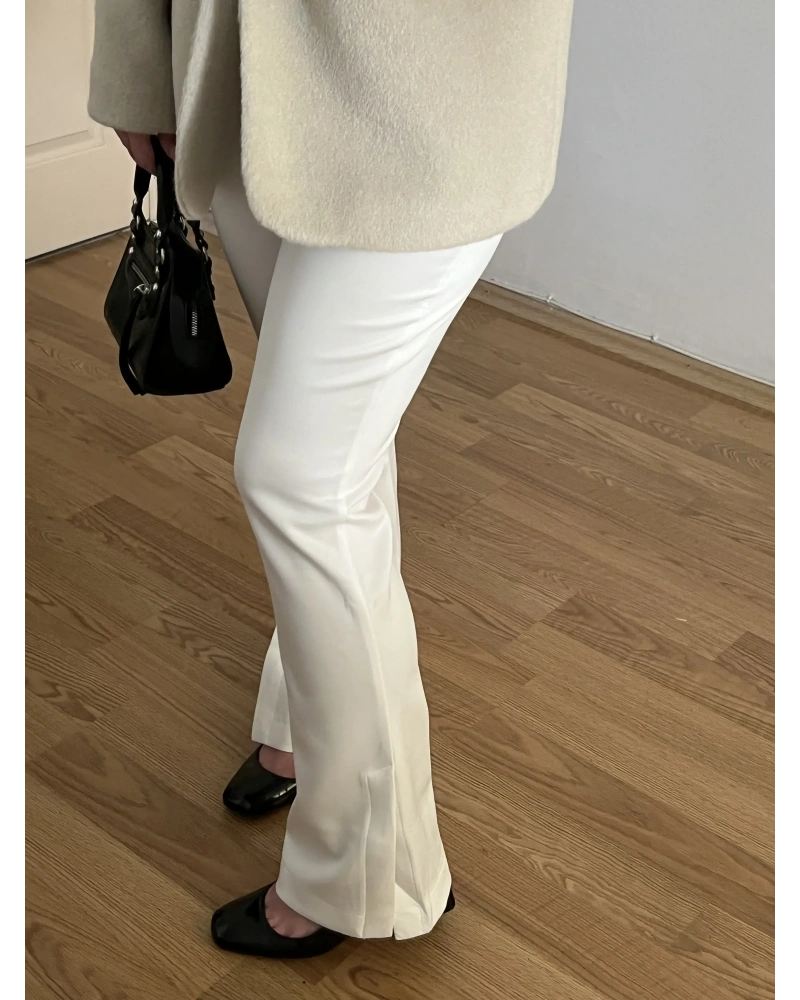 Yırtmaç Detaylı Beyaz Pantolon