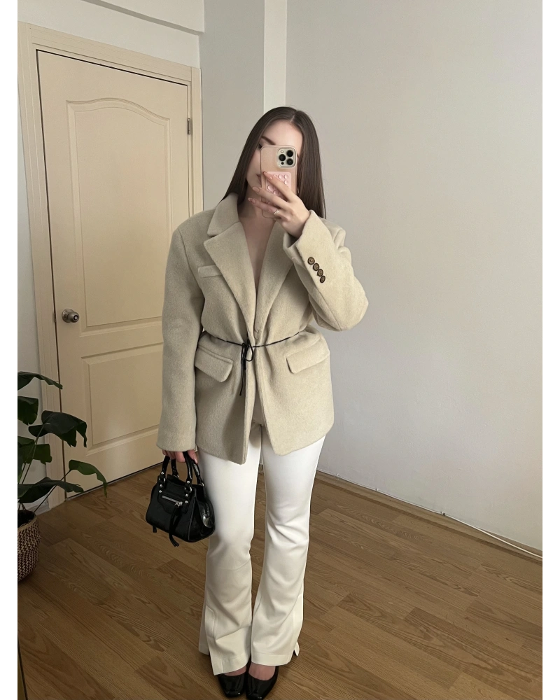 Yırtmaç Detaylı Beyaz Pantolon