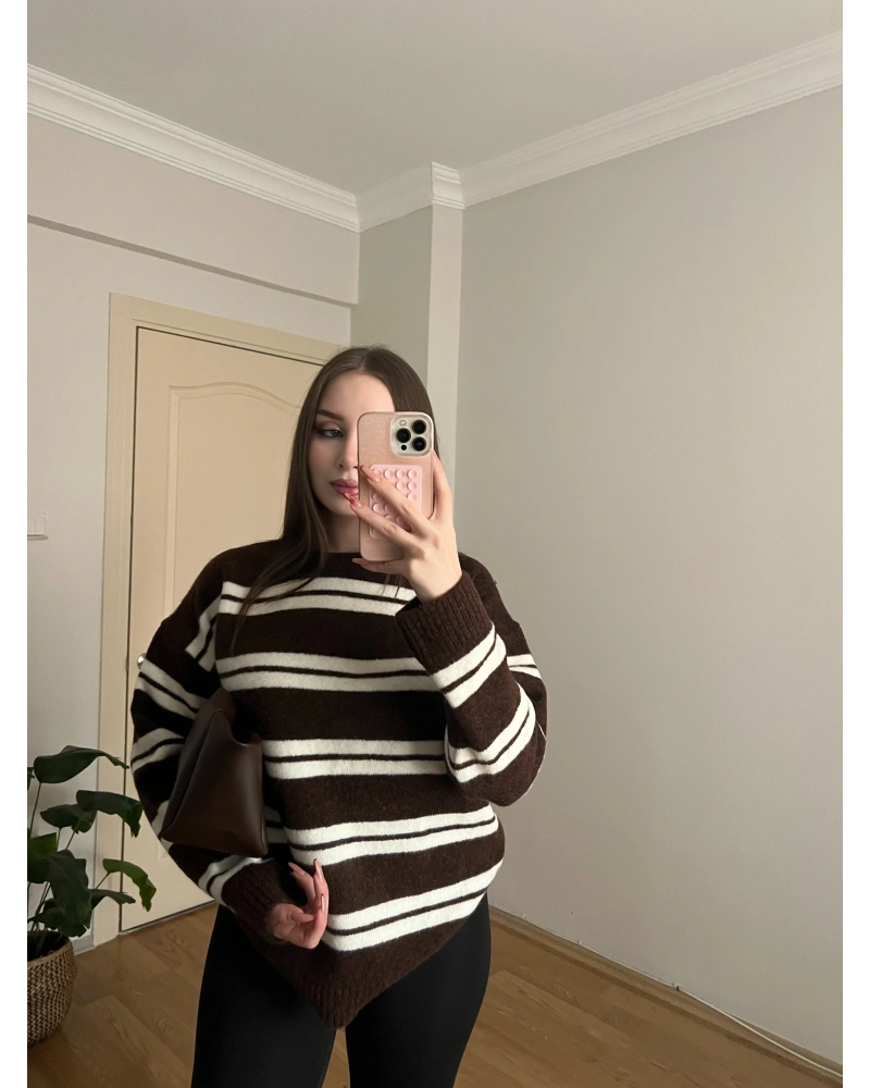 Yumuşak Dokulu Çizgili Kahverengi Kazak