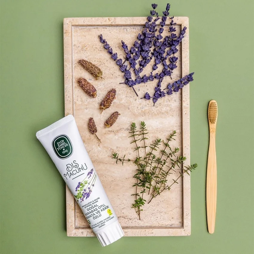 Eyüp Sabri Tuncer Doğal Karabaş Otu, Lavanta ve Kekik Özlü Diş Macunu 90 ml