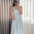 Mavi Beyaz Çiçek Desenli Askılı Yazlık Elbise