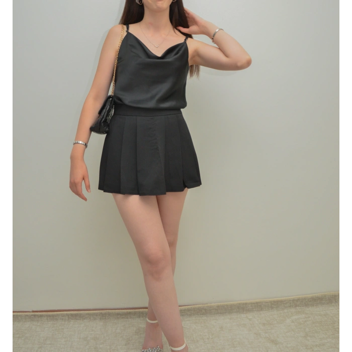 Degaje Yaka Siyah Askılı Bluz