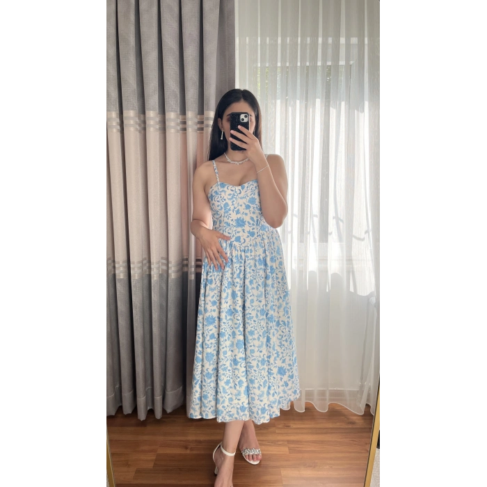 Mavi Beyaz Çiçek Desenli Askılı Yazlık Elbise