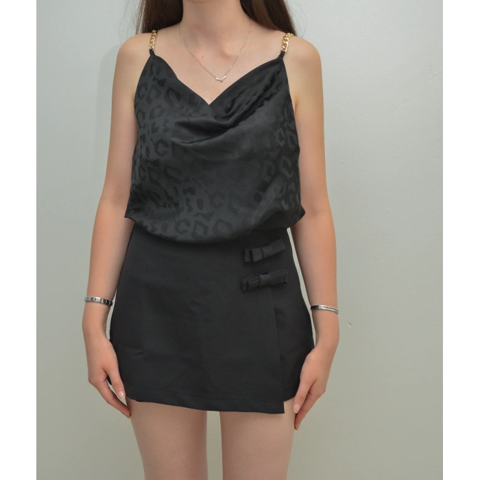 Zincir Askılı Siyah Saten Bluz