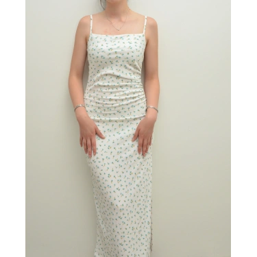 Mavi Çiçek Detaylı Beyaz Elbise