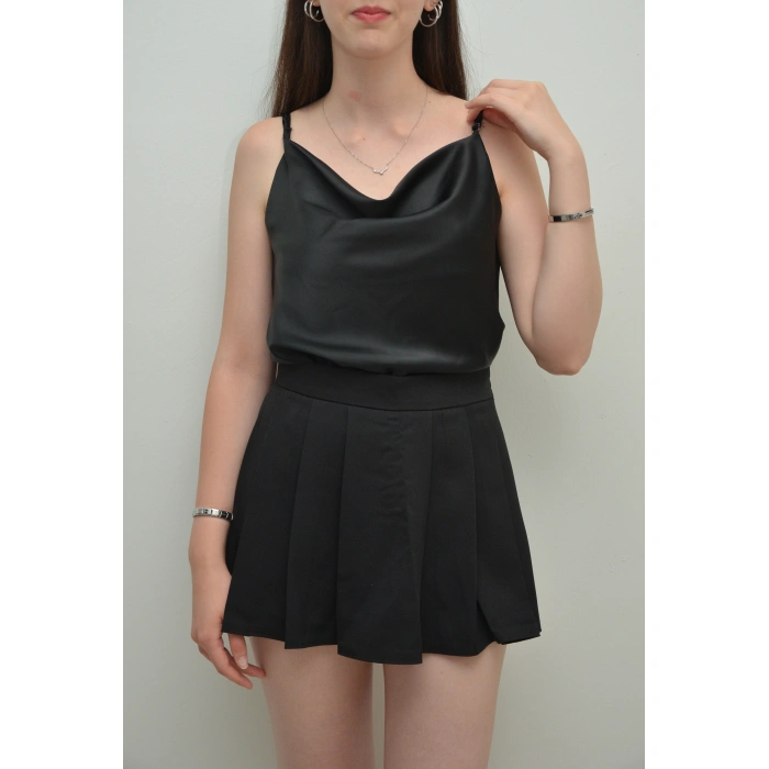 Degaje Yaka Siyah Askılı Bluz