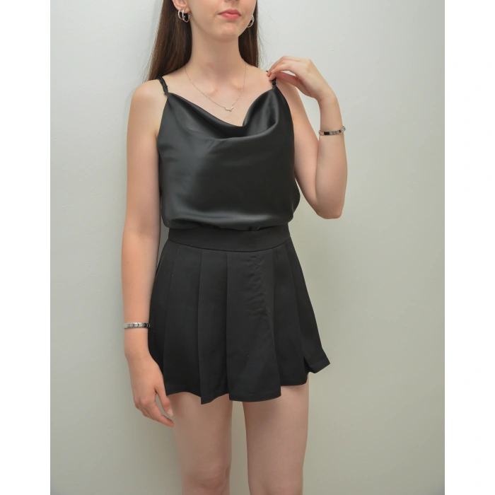 Degaje Yaka Siyah Askılı Bluz