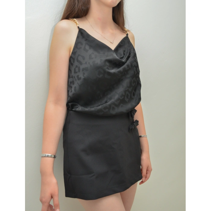 Zincir Askılı Siyah Saten Bluz