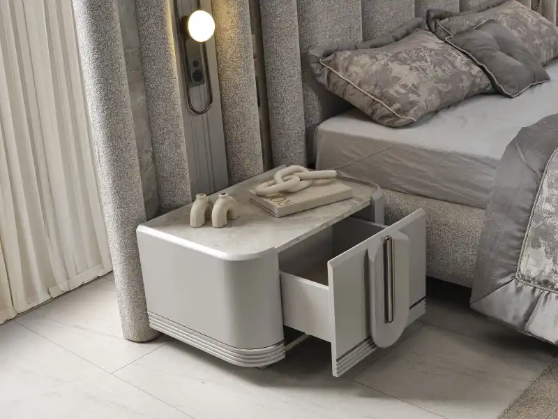 Prada Sis Grisi Yatak Odası