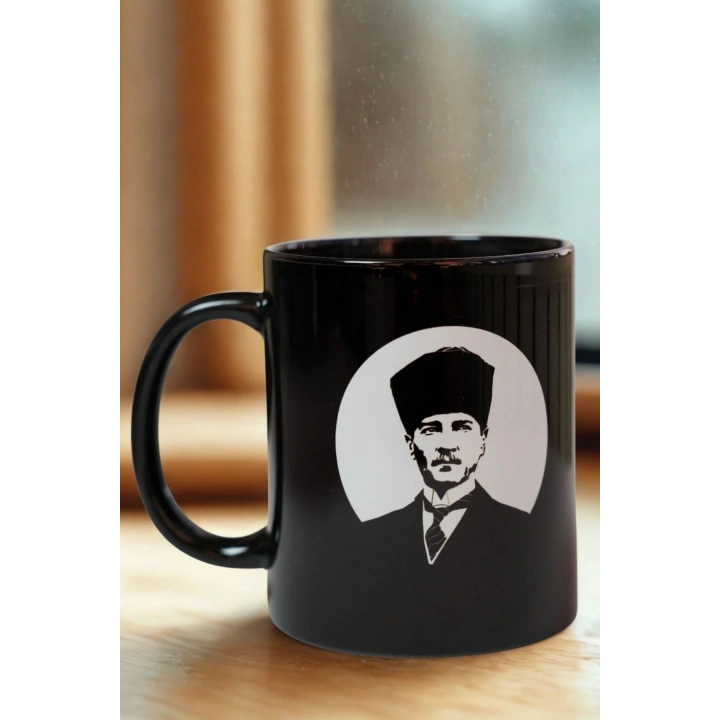 Atatürk Sevgisiyle Siyah Porselen Kupa, Özel Tasarım Portre Kalpli Baskılı 330 ml