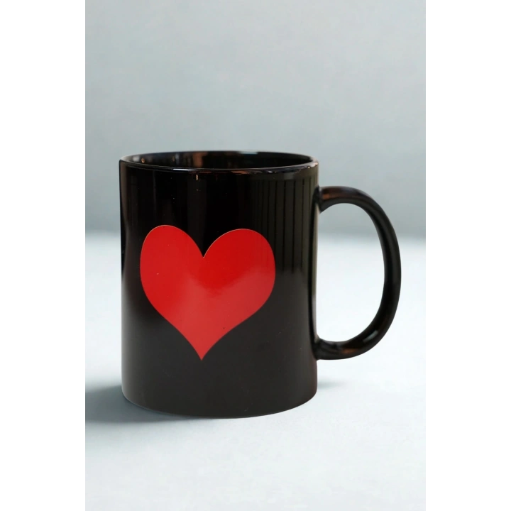 Atatürk Sevgisiyle Siyah Porselen Kupa, Özel Tasarım Portre Kalpli Baskılı 330 ml