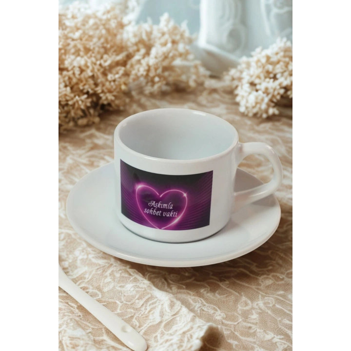 Romantik Tasarım Porselen Kupa – “Aşkımla Sohbet Vakti” Baskılı – Hediyelik Kahve Fincanı ve Tabak Seti