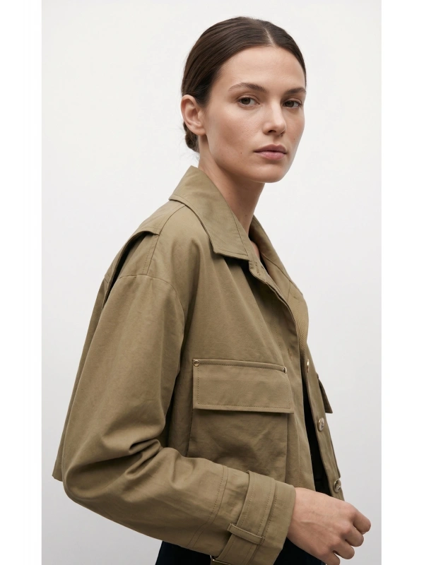 SHIN Minimal Crop Trenç – Modern Kesim Haki Ceket