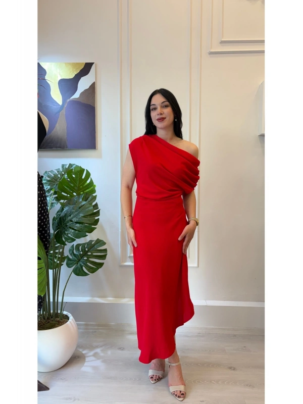 SHIN Kırmızı Madonna Yaka Drapeli Midi Elbise