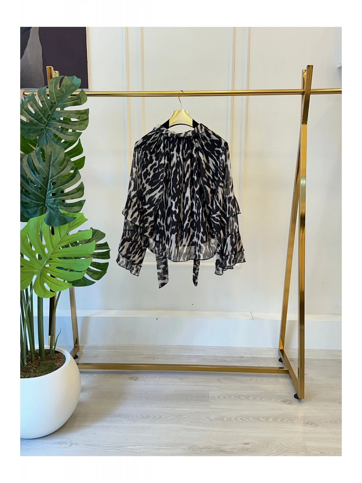 SHIN Desenli Şifon Bluz – Fırfır Kollu Zarif Tasarım