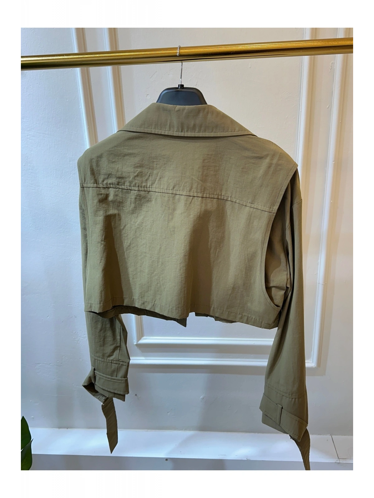 SHIN Minimal Crop Trenç – Modern Kesim Haki Ceket