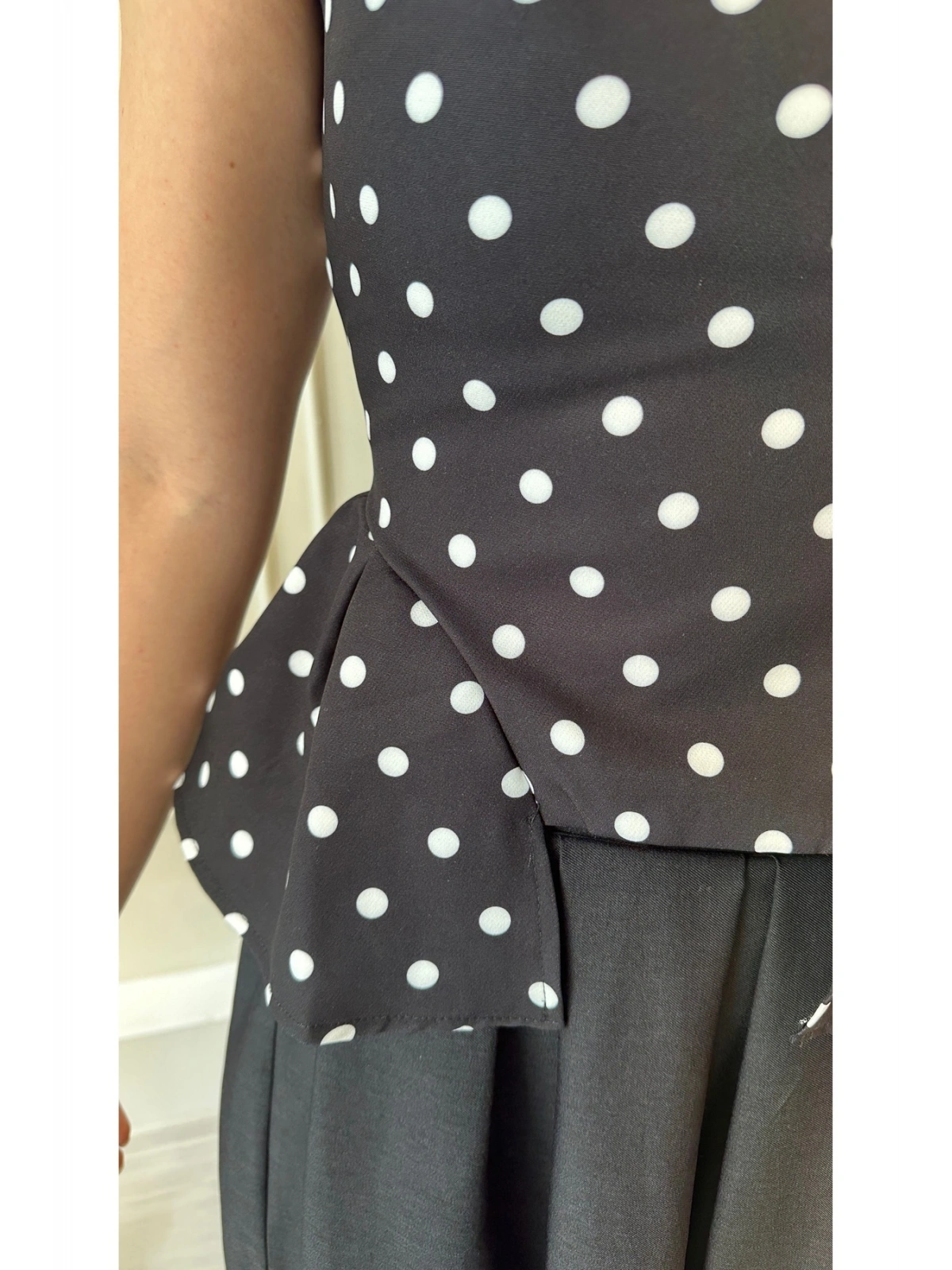 Zarif Peplum Kesim Puantiyeli Bluz