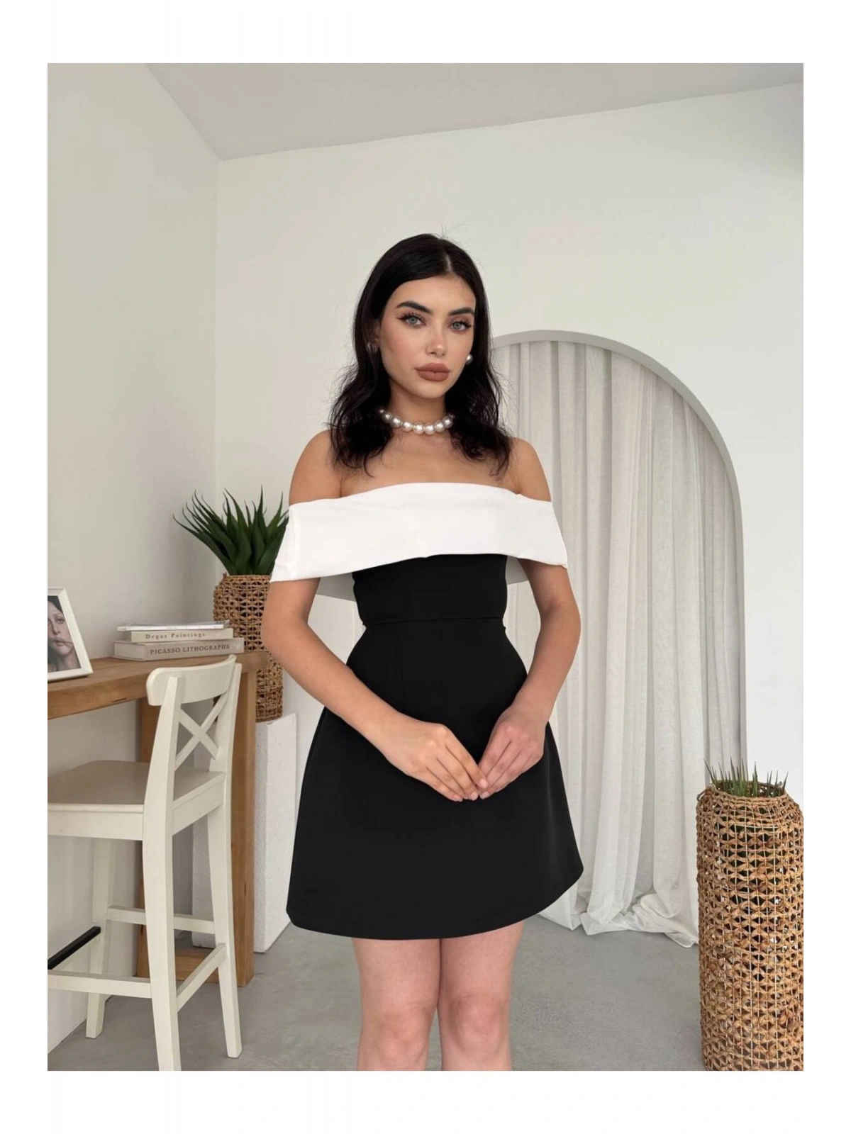 Madonna Yaka Mini Elbise