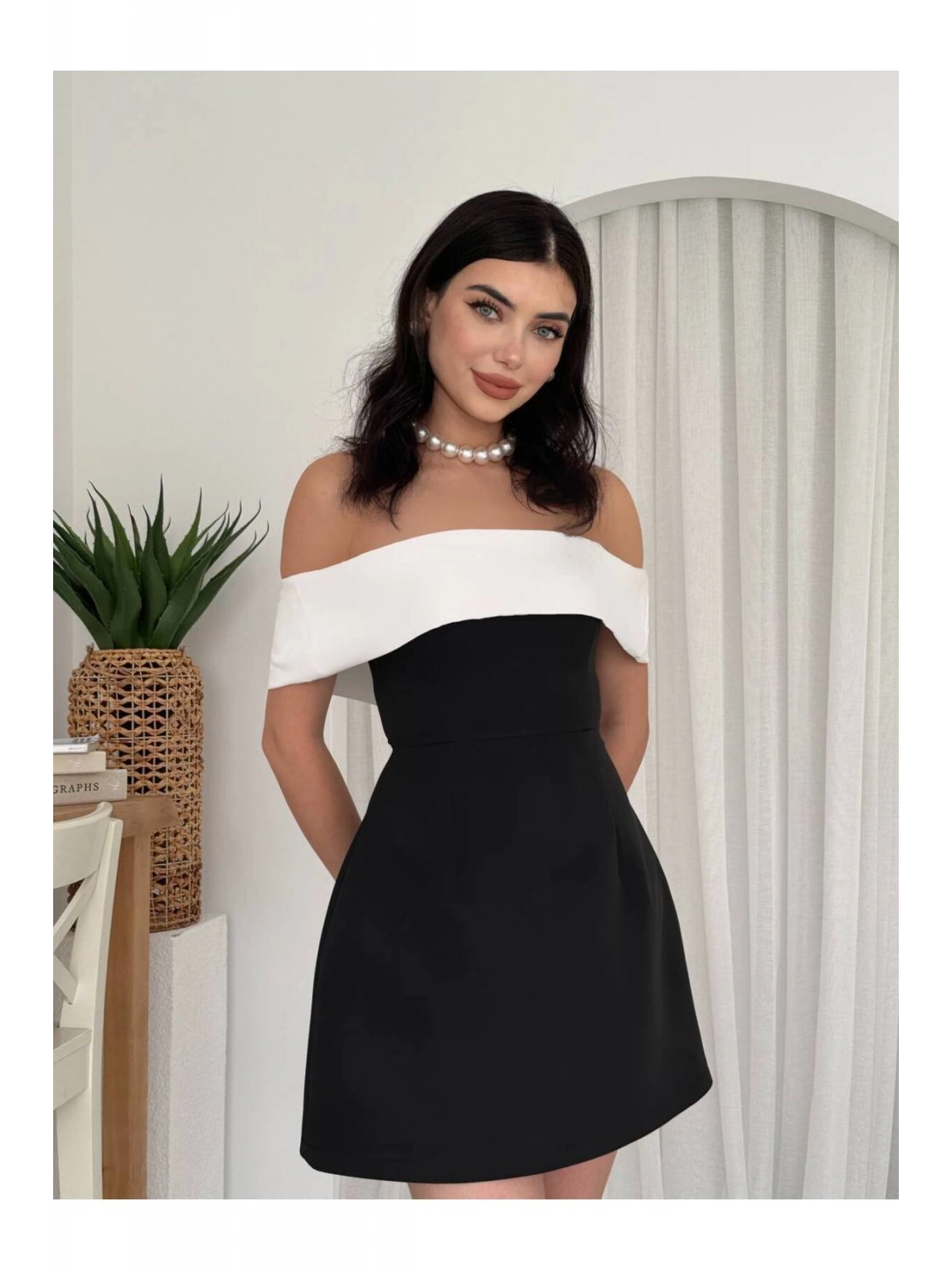 Madonna Yaka Mini Elbise