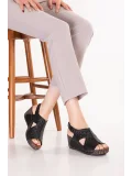 Gondol Kadın Hakiki Deri Dolgu Topuklu Günlük Sandalet iz.1955 Siyah