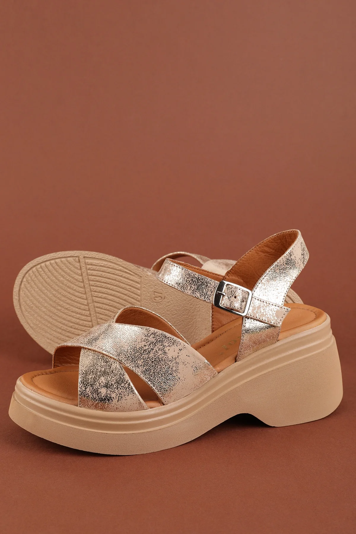 Gondol Hakiki Deri Platform Taban Topuklu Sandalet pkr.64004 Dore