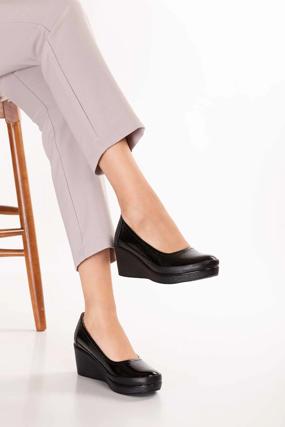 Gondol Hakiki Deri Dolgu Topuk Günlük Anne Ayakkabı nhr.6002 Siyah Petek