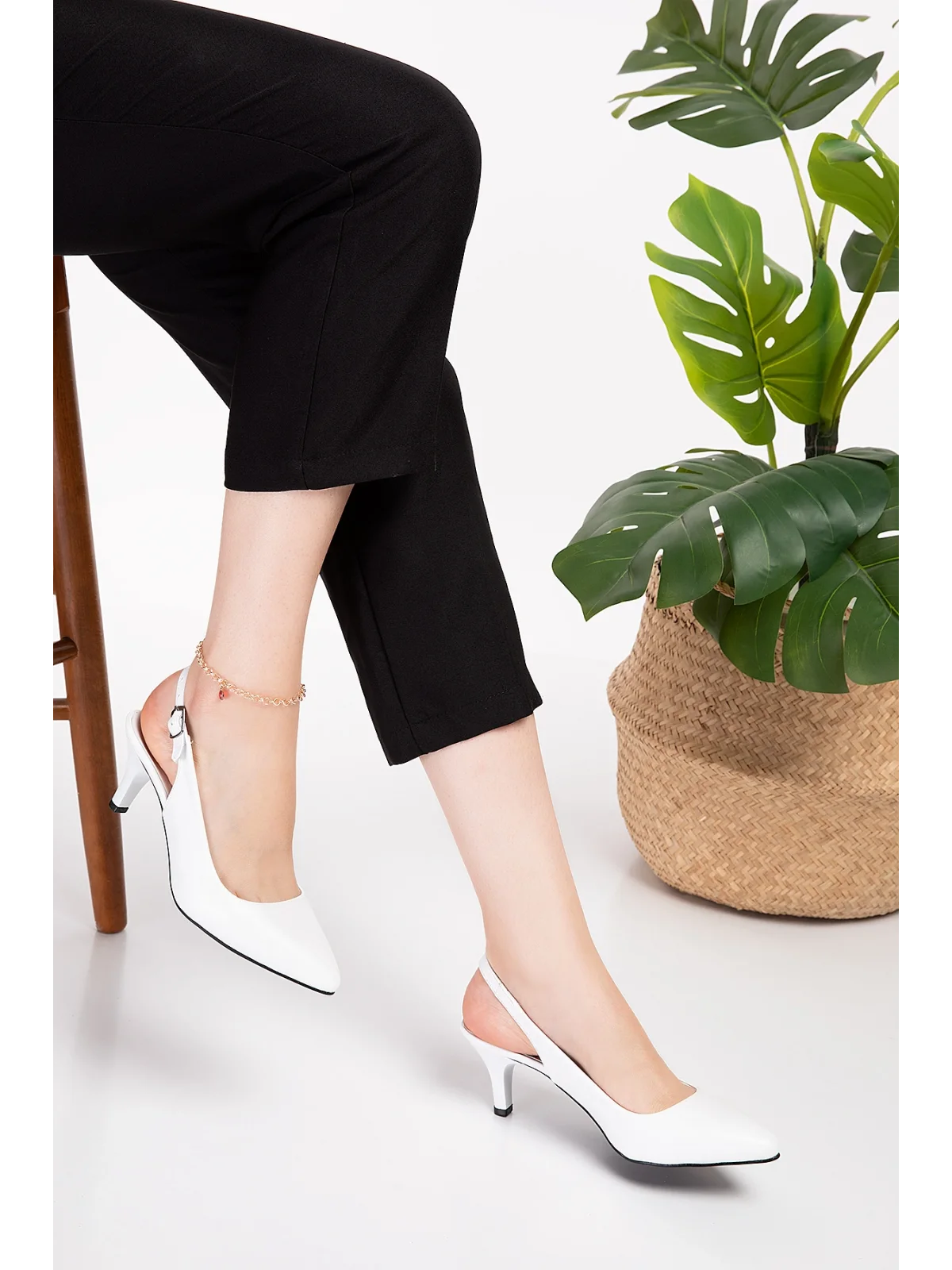 Gondol Kadın Hakiki Deri Orta Boy Topuk Stiletto vdt.230 Beyaz