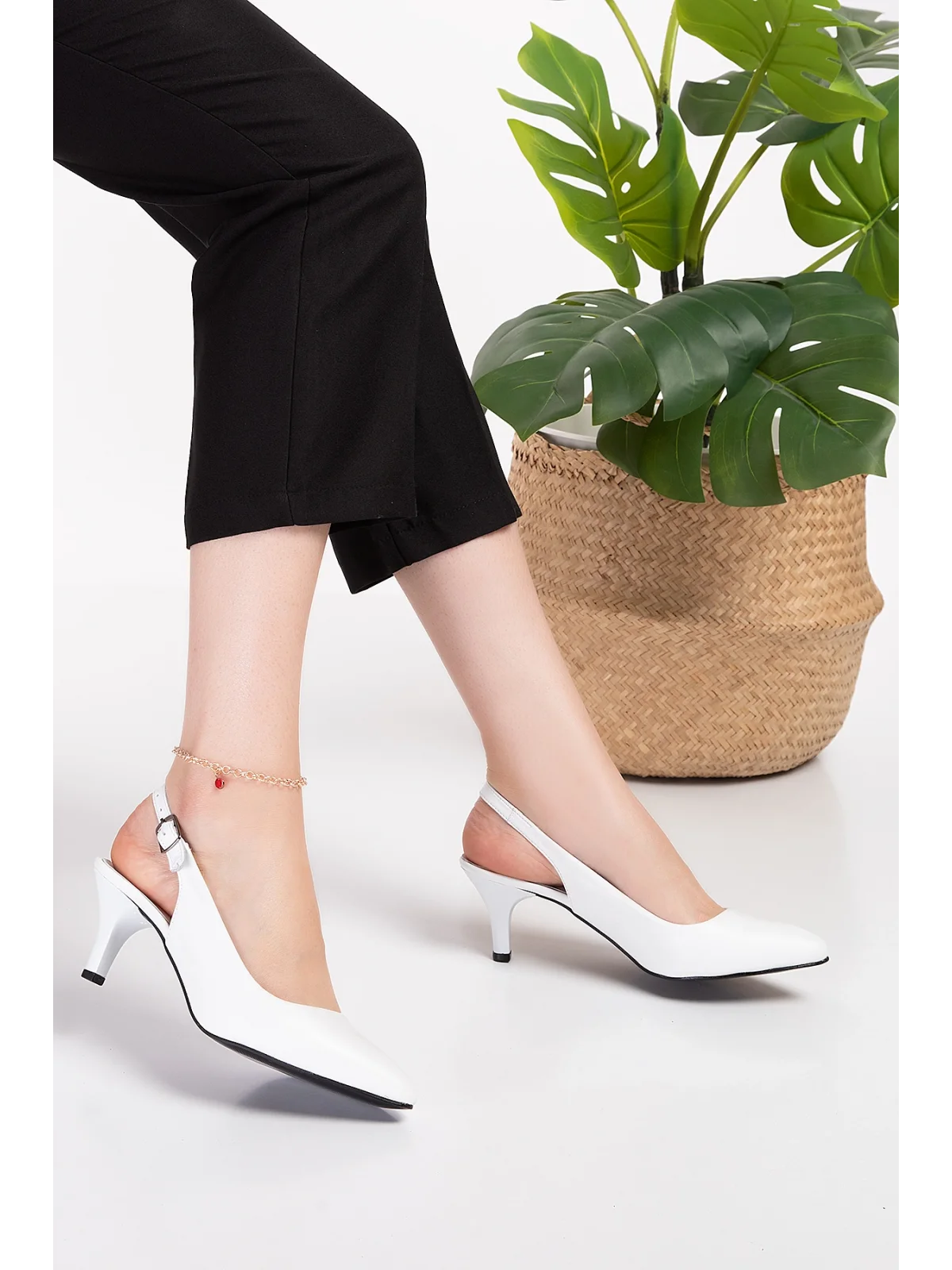 Gondol Kadın Hakiki Deri Orta Boy Topuk Stiletto vdt.230 Beyaz