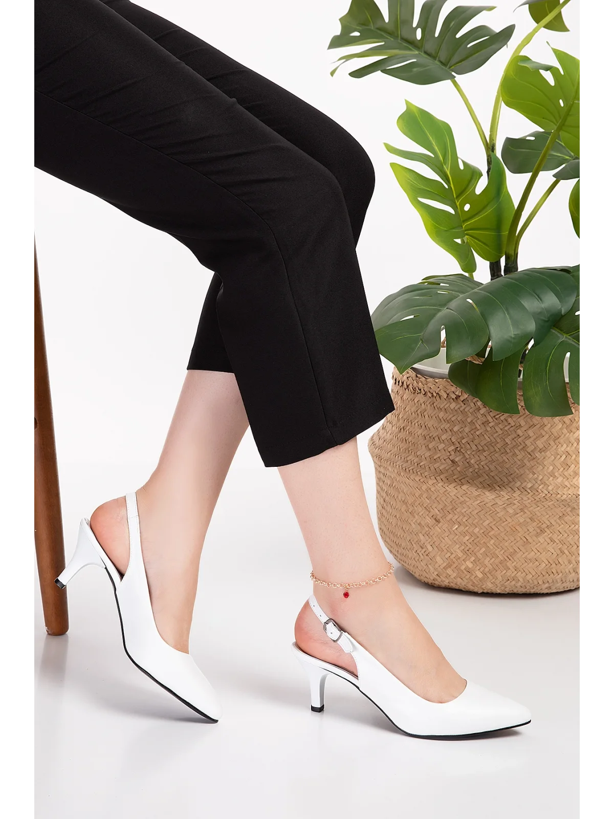 Gondol Kadın Hakiki Deri Orta Boy Topuk Stiletto vdt.230 Beyaz