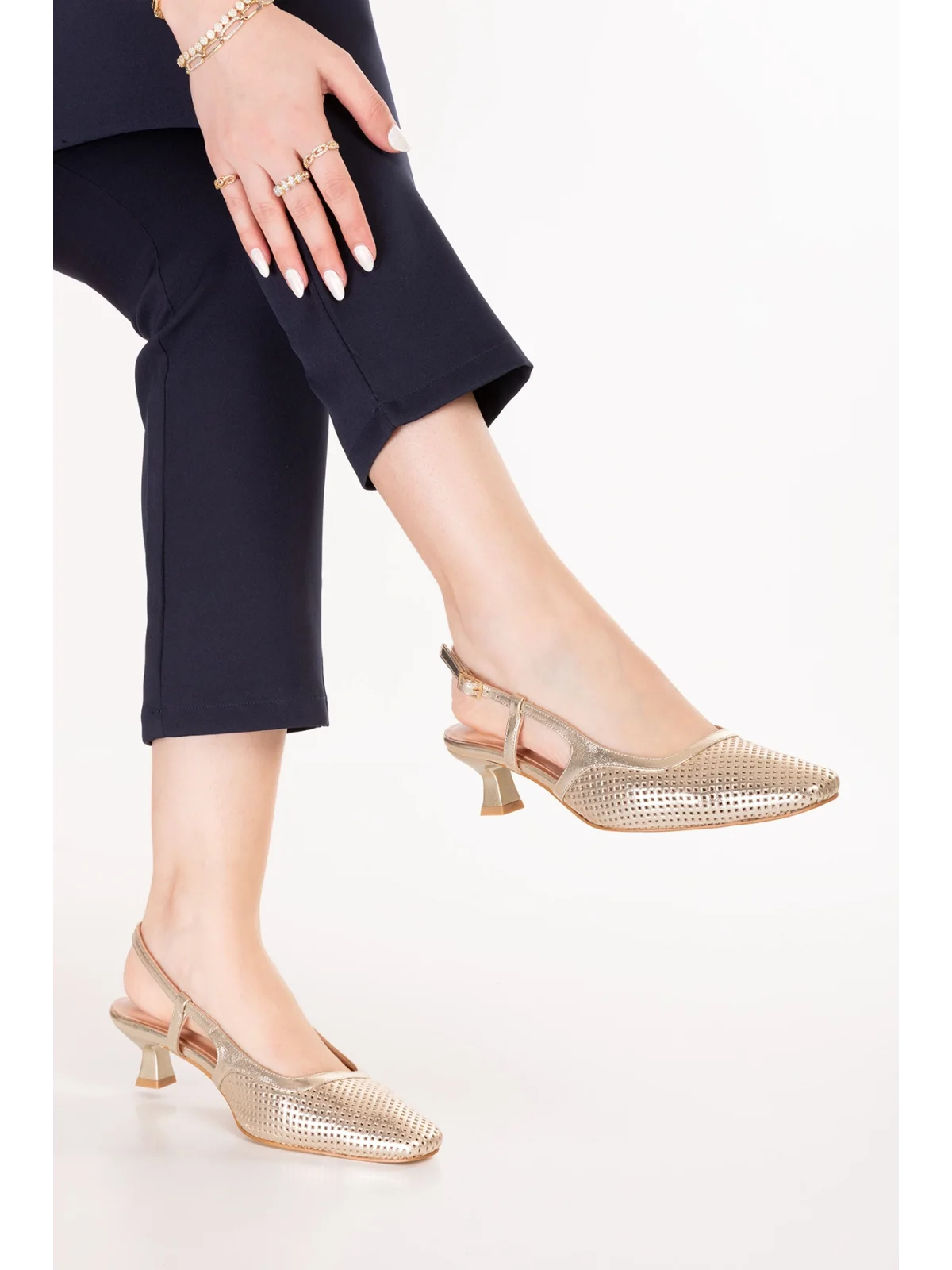 Gondol Kadın Hakiki Deri İnce Stiletto Topuklu Ayakkabı brgl.6136 Gold