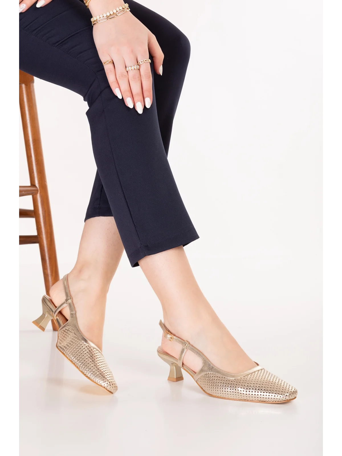 Gondol Kadın Hakiki Deri İnce Stiletto Topuklu Ayakkabı brgl.6136 Gold