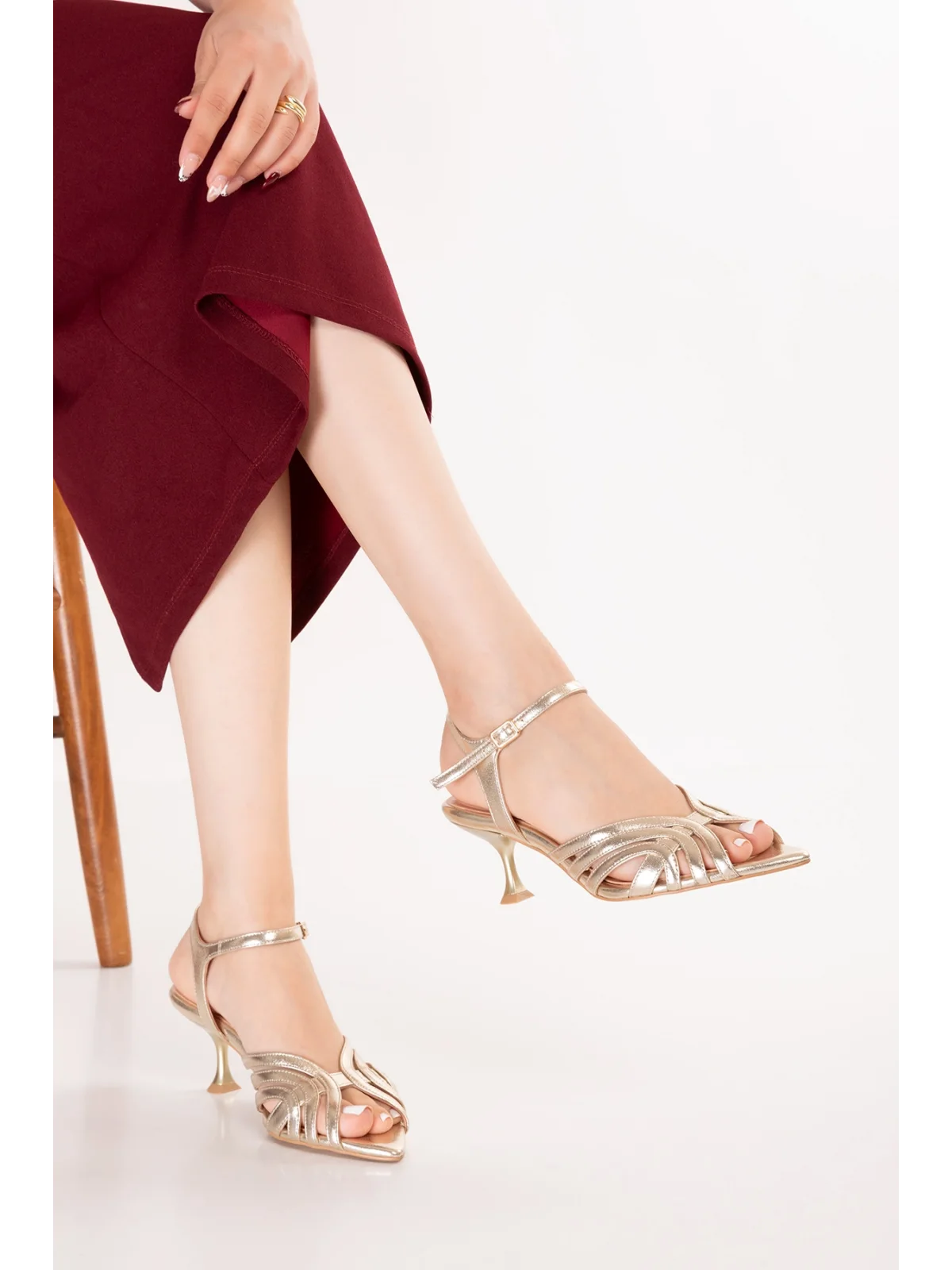 Gondol Kadın Hakiki Deri İnce Stiletto Topuklu Ayakkabı brgl.6159 Gold