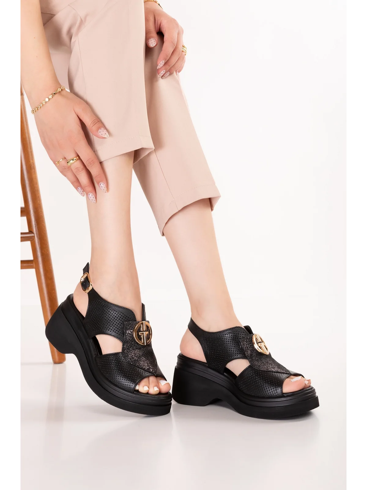 Gondol Hakiki Deri Platform Taban Sandalet pkr.64027 Siyah
