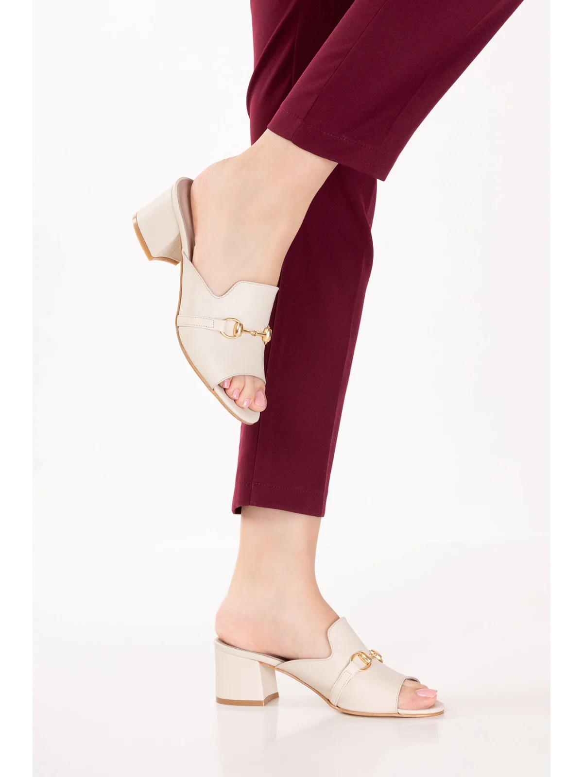 Gondol Kadın Hakiki Deri Orta Bot Topuklu Terlik şhn.1026 Bej