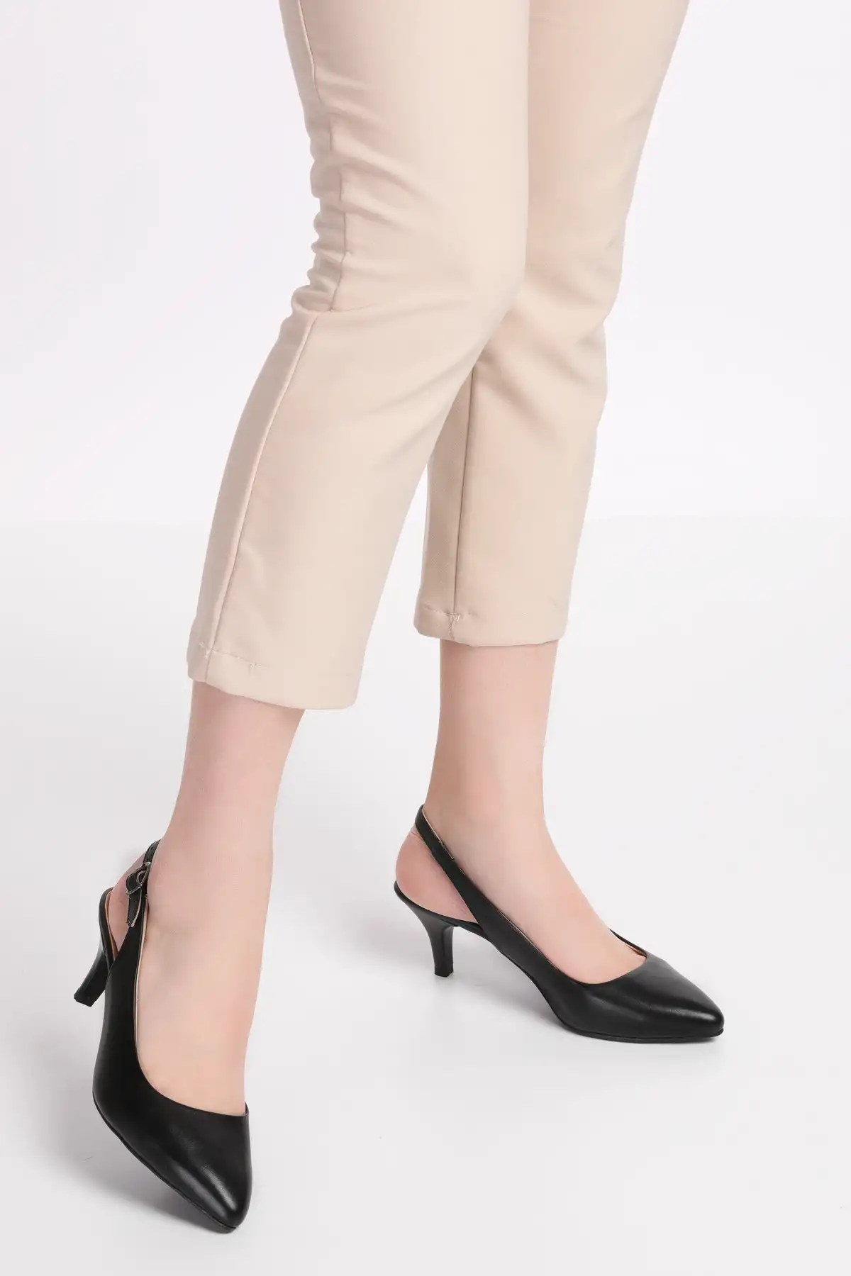 Gondol Kadın Hakiki Deri Orta Boy Topuk Stiletto vdt.230 Siyah