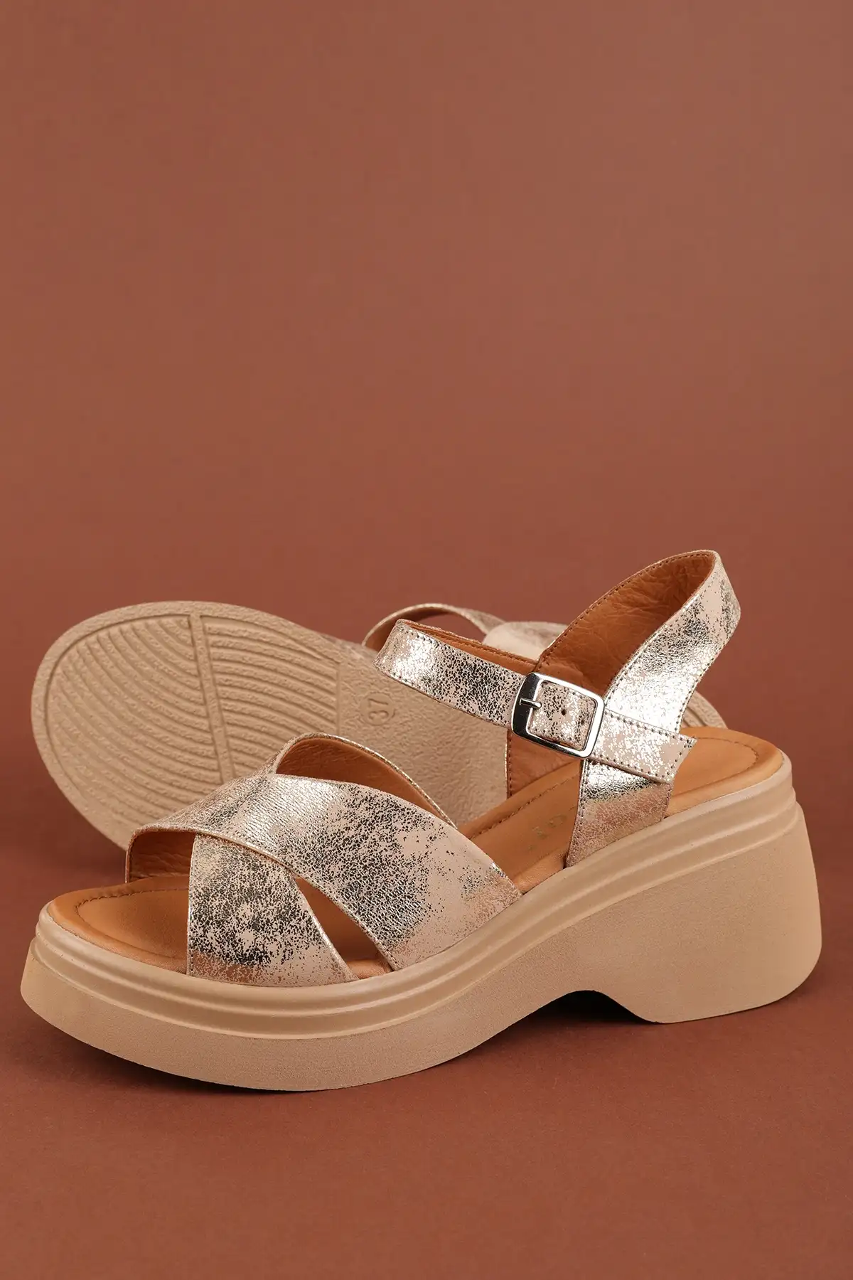 Gondol Hakiki Deri Platform Taban Topuklu Sandalet pkr.64004 Dore